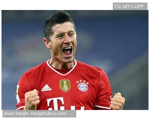 莱万：绿茵风暴中的统治者